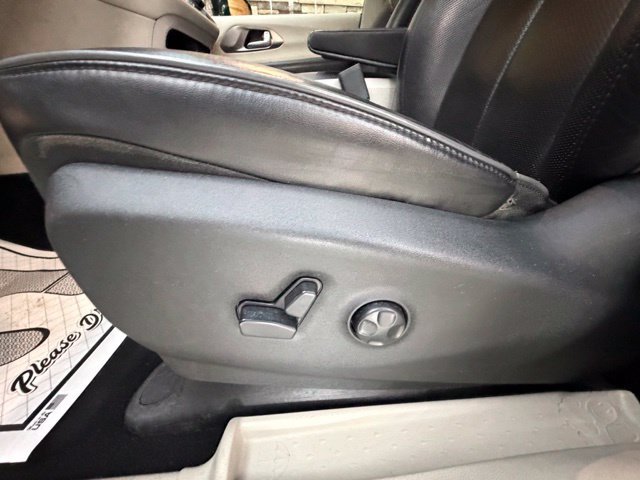 Used 2017 Chrysler Pacifica Limited FWD image 28
