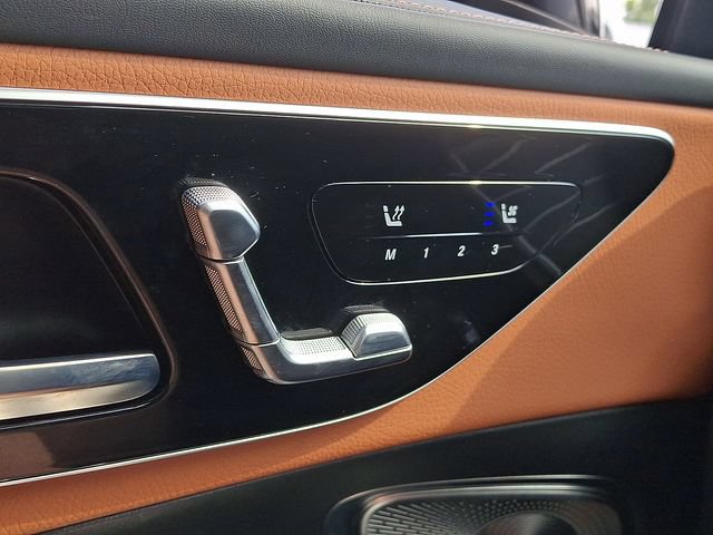 Used 2023 Mercedes-Benz GLC 300 4MATIC image 29