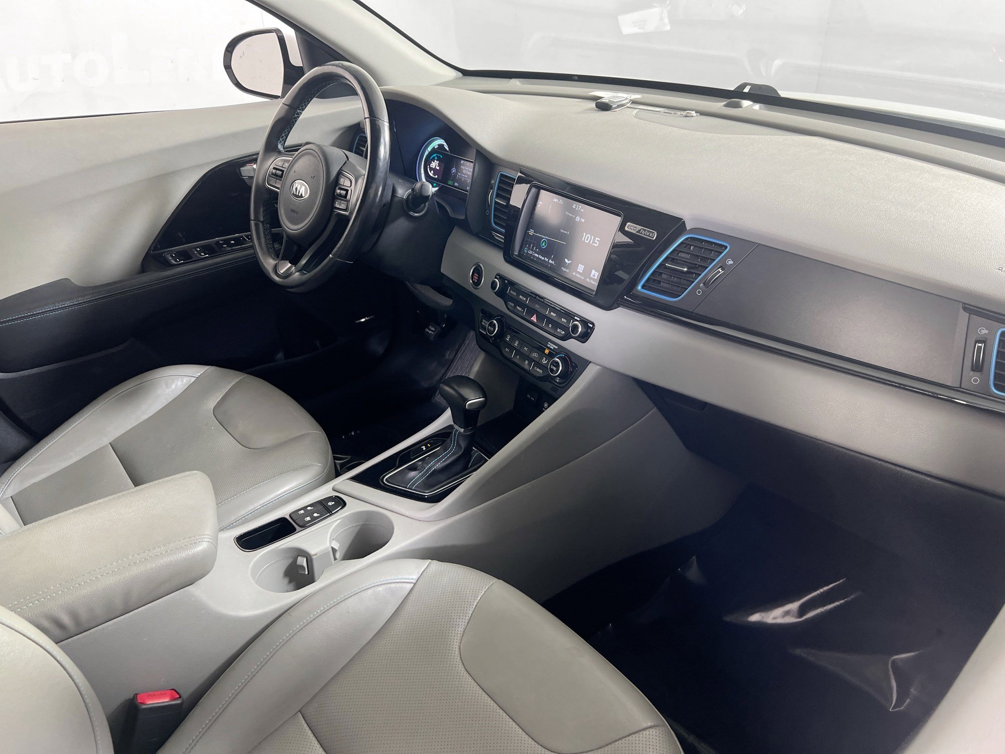 Used 2019 Kia Niro Touring image 28