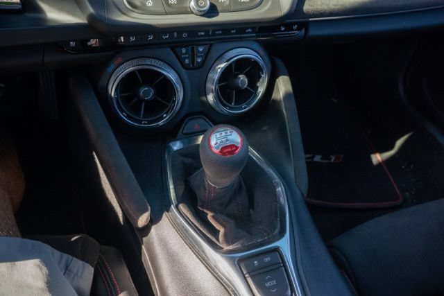 Used 2019 Chevrolet Camaro ZL1 RWD image 21
