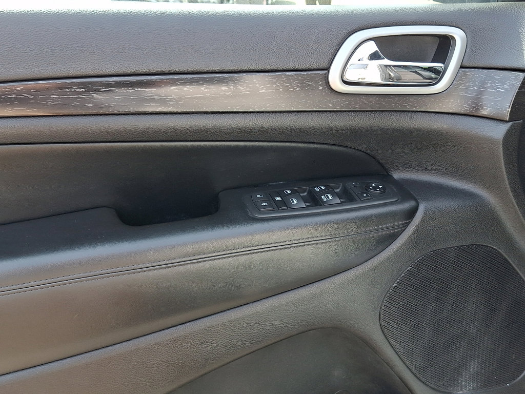 Used 2018 Jeep Grand Cherokee Altitude AWD/4WD image 22