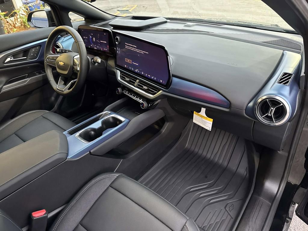 Used 2025 Chevrolet Equinox EV LT w/ Convenience Package II image 13