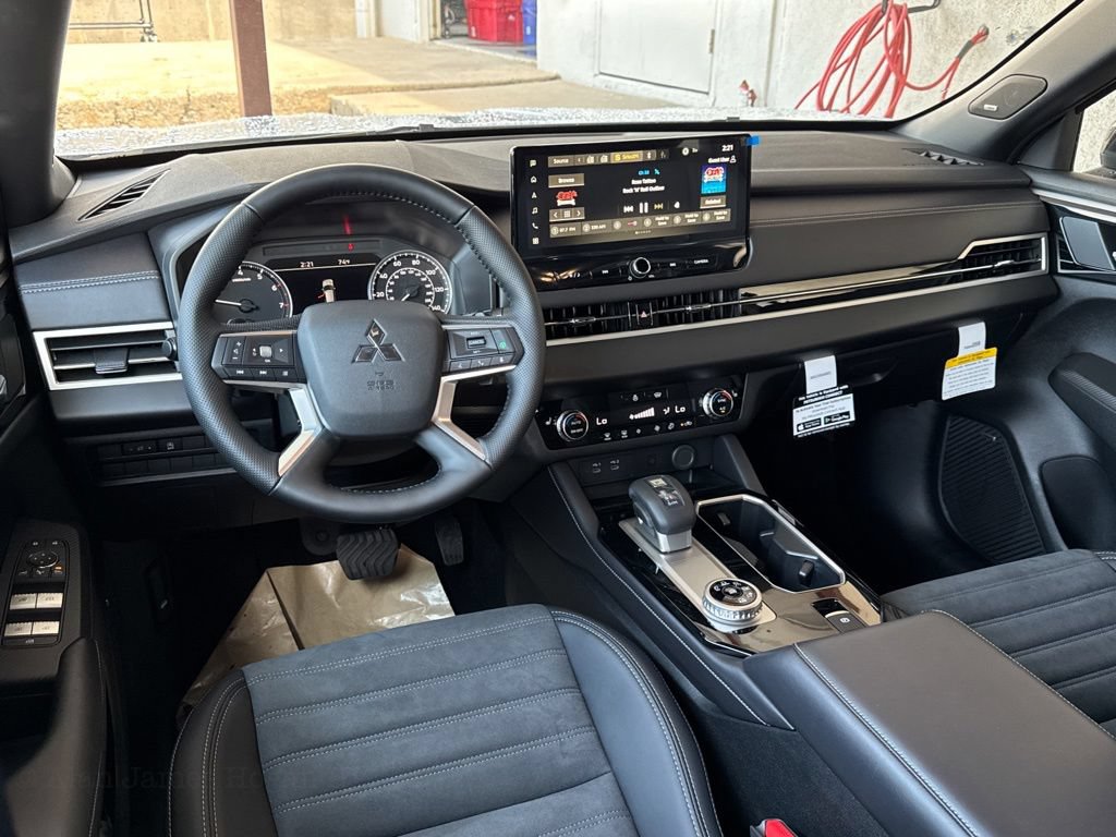 New 2026 Mitsubishi Outlander AWD image 7