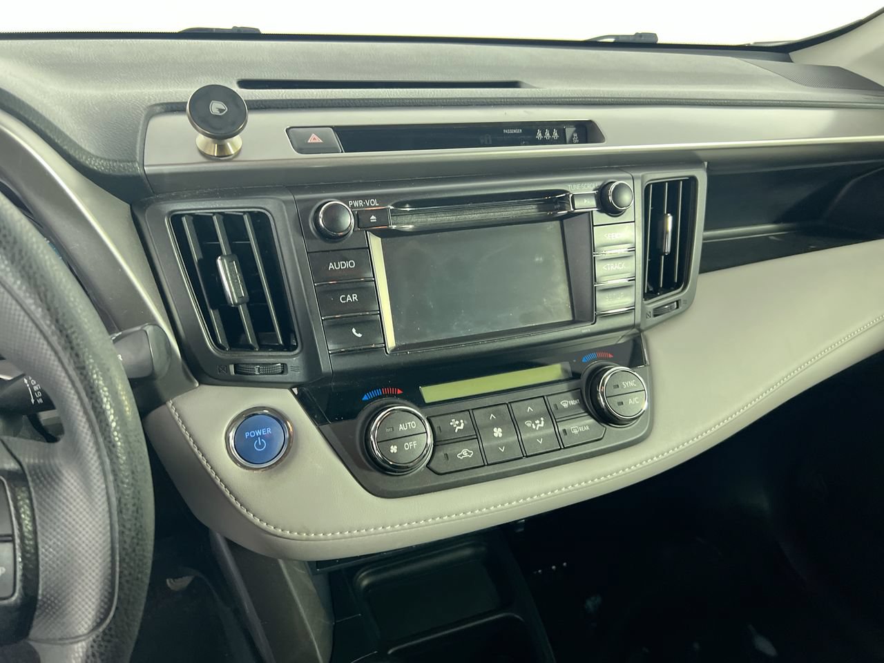 Used 2018 Toyota RAV4 LE w/ Carpet Mat Package AWD/4WD image 20
