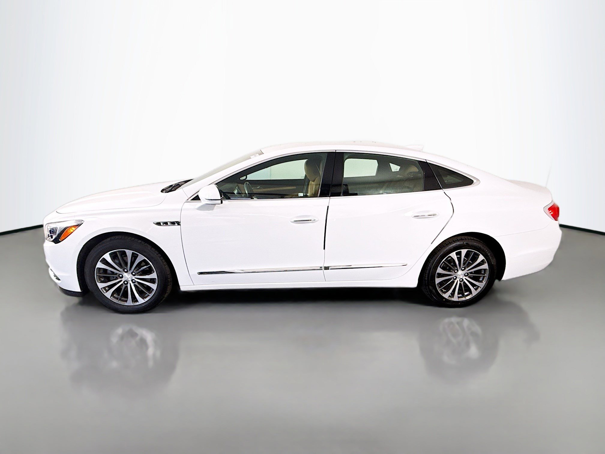 Used 2017 Buick LaCrosse Essence image 6