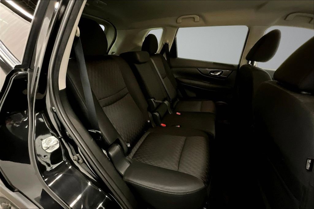 Used 2019 Nissan Rogue SV image 25