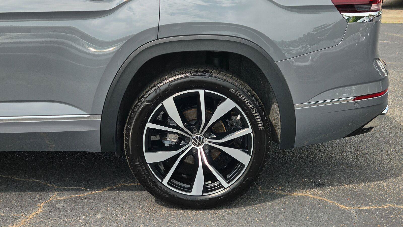 Certified 2025 Volkswagen Atlas SEL Premium R-Line AWD/4WD image 17