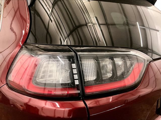 Used 2020 Jeep Cherokee Latitude Plus w/ Cold Weather Group AWD/4WD image 28