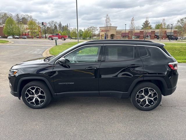 Used 2024 Jeep Compass Limited AWD/4WD image 4