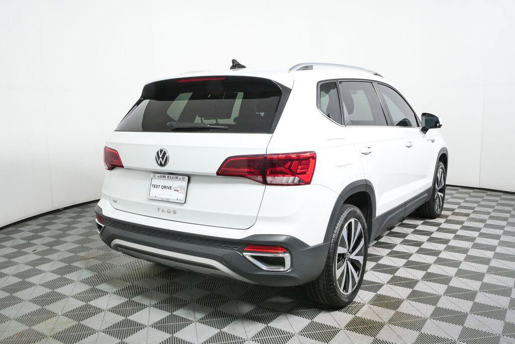 Certified 2023 Volkswagen Taos SE FWD image 3