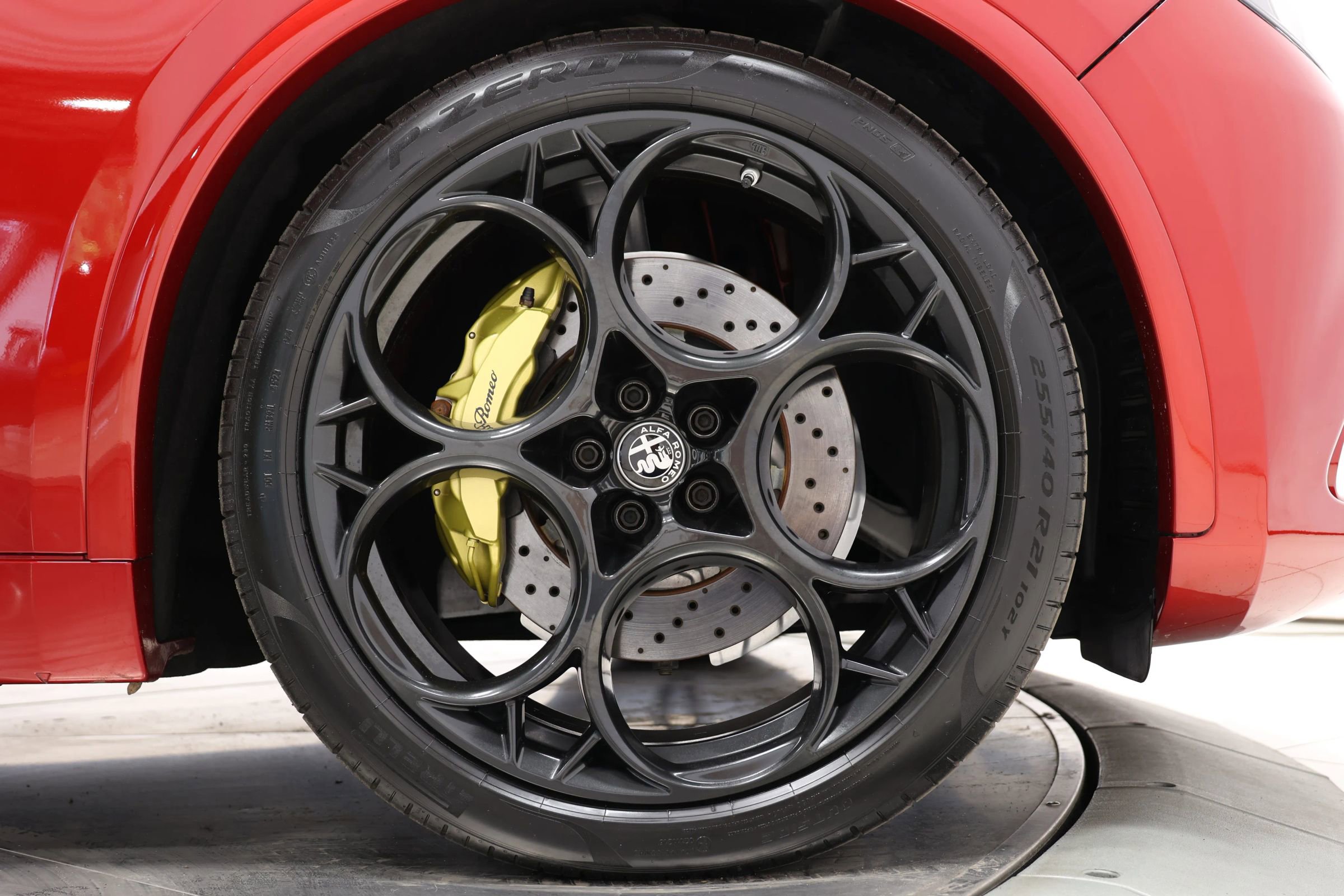 Used 2024 Alfa Romeo Stelvio Quadrifoglio image 97