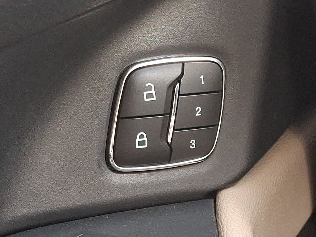 Used 2023 Ford Expedition Max XLT image 28