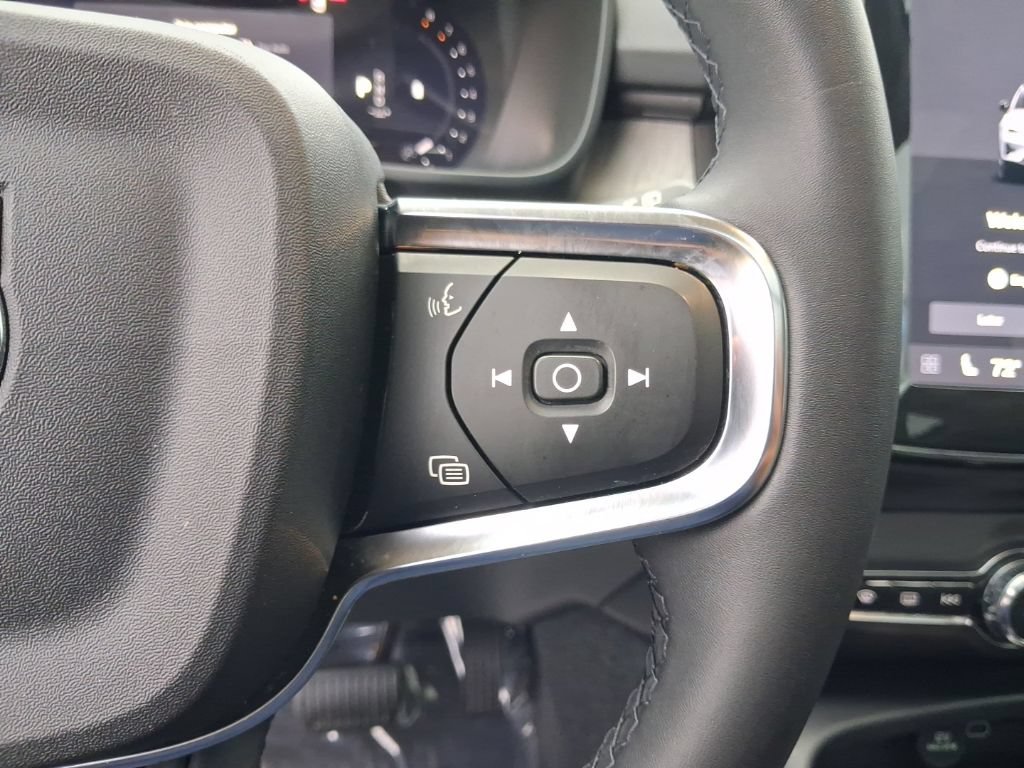 Used 2023 Volvo XC40 B4 Plus w/ Driver Assist Package FWD image 21