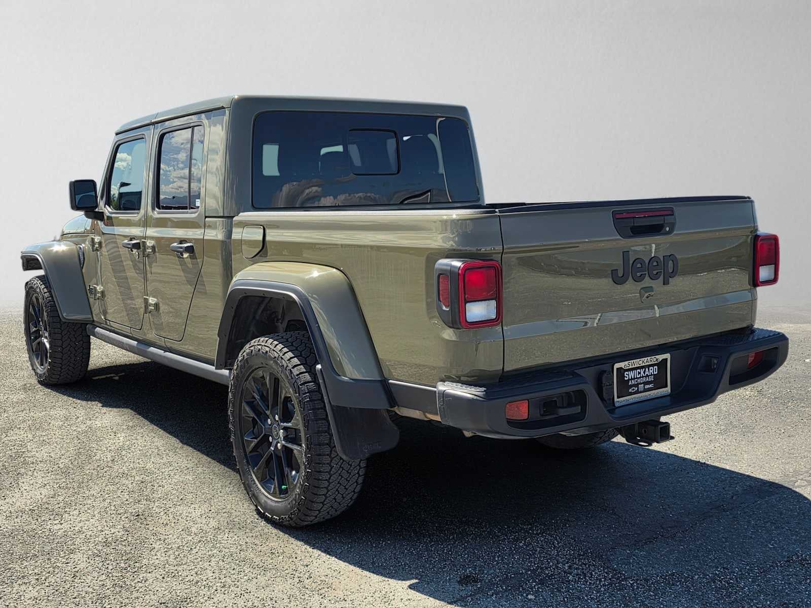 Used 2025 Jeep Gladiator Sport AWD/4WD image 5