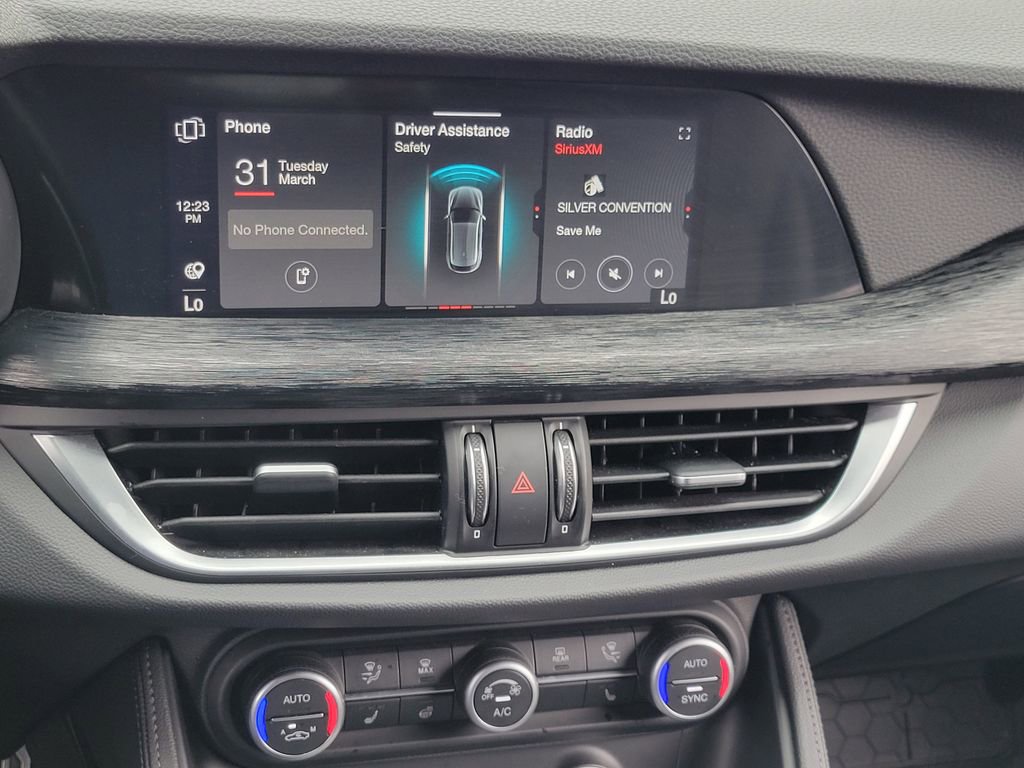 Used 2024 Alfa Romeo Stelvio Sprint image 9