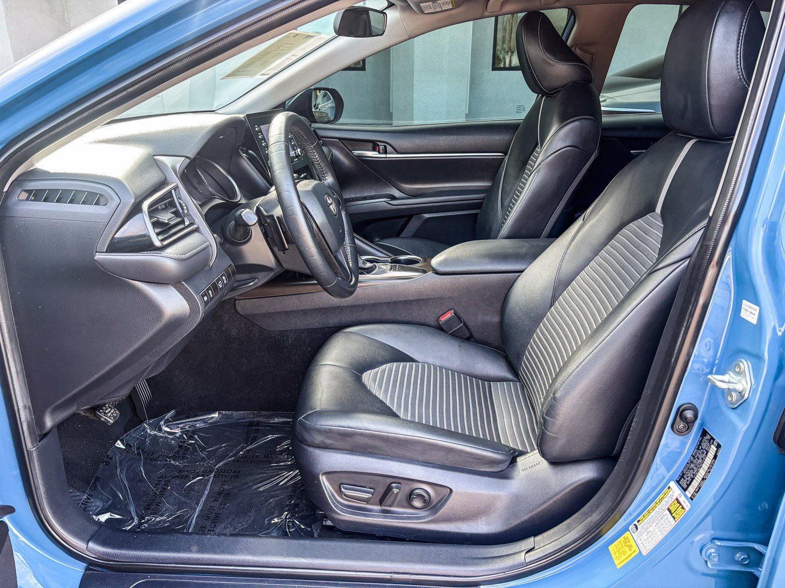 Used 2023 Toyota Camry SE FWD image 21