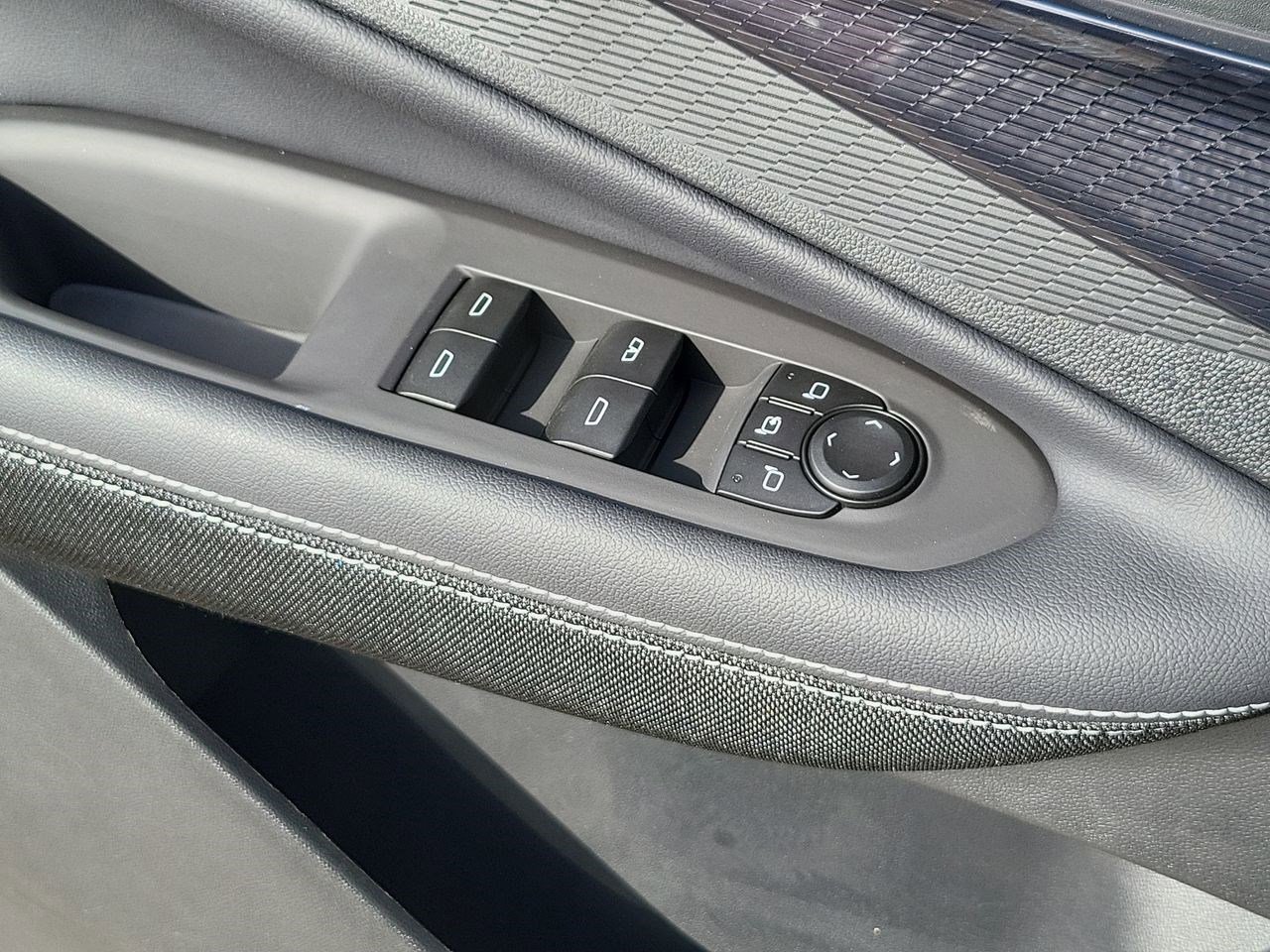 New 2026 Chevrolet Blazer EV LT image 25