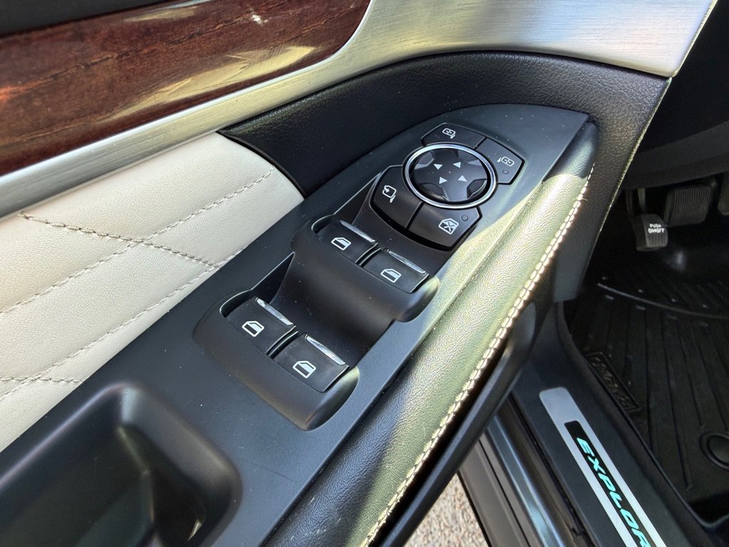 Used 2018 Ford Explorer Platinum AWD/4WD image 21