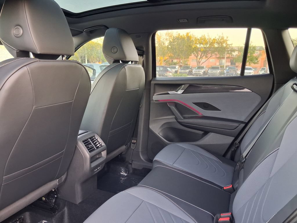New 2026 Volkswagen Tiguan SE R-Line FWD image 5