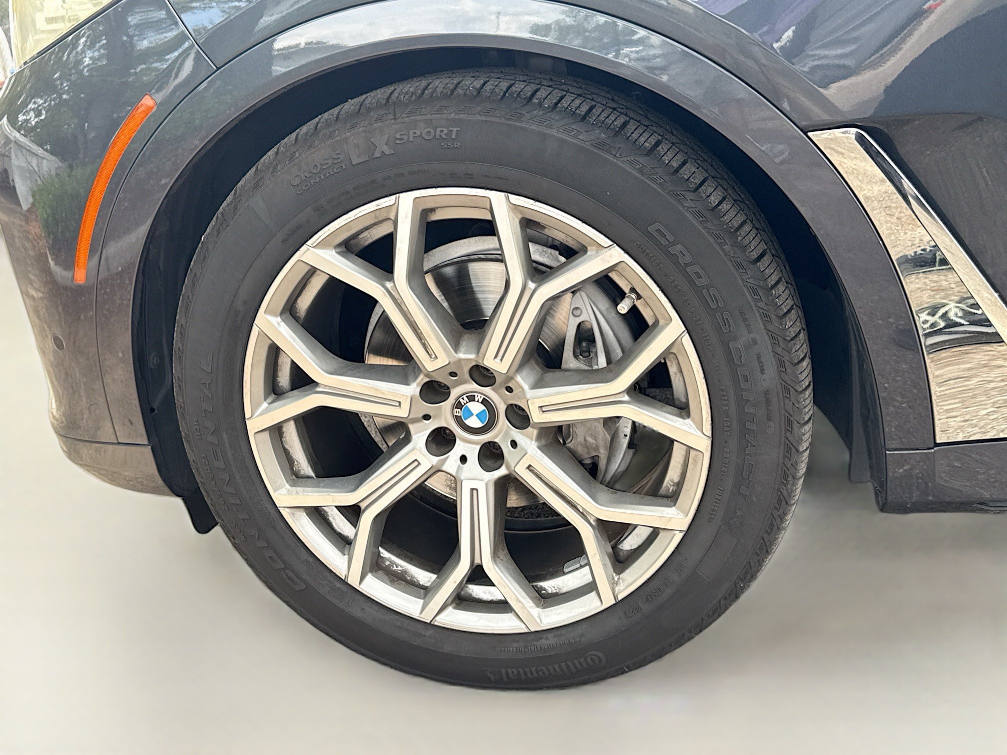Used 2021 BMW X7 xDrive40i w/ Premium Package AWD/4WD image 9