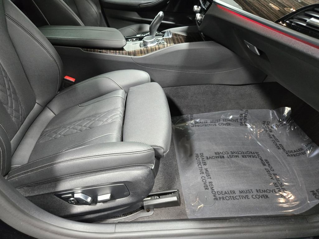 Used 2021 BMW 530e xDrive w/ M Sport Package image 53