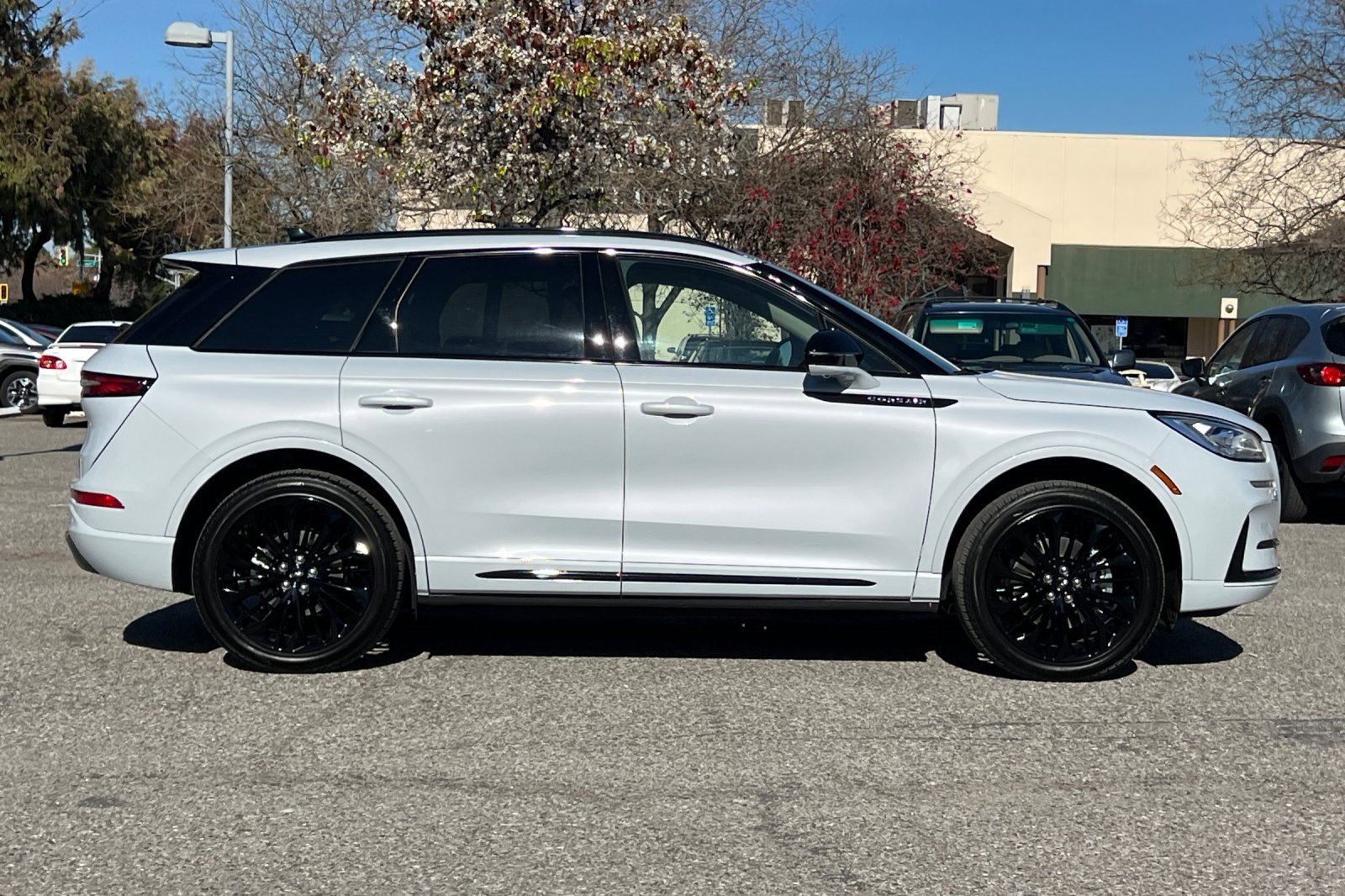 Used 2025 Lincoln Corsair Grand Touring w/ Equipment Group 301A image 3