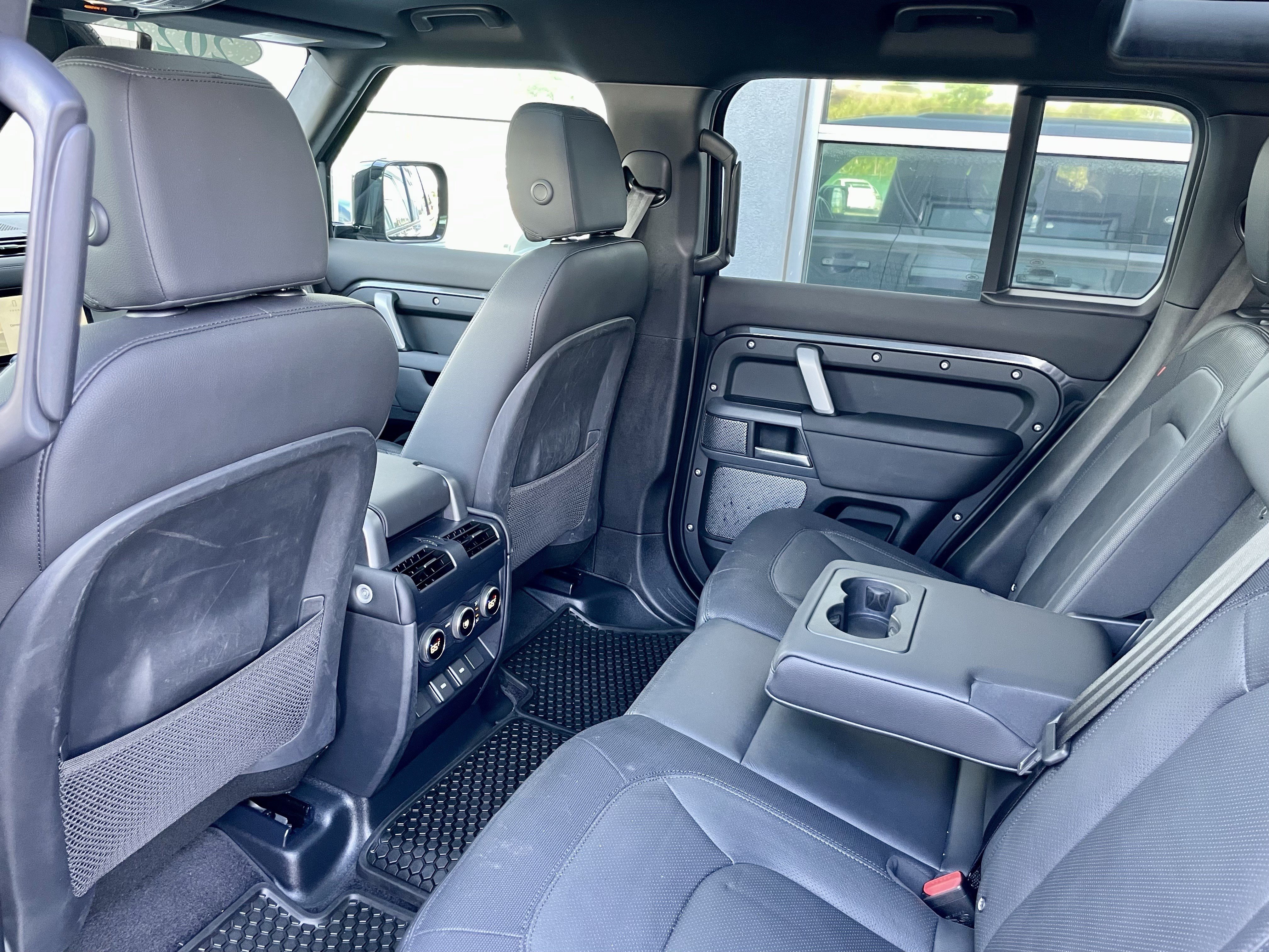 Certified 2024 Land Rover Defender 110 X-Dynamic SE AWD/4WD image 30