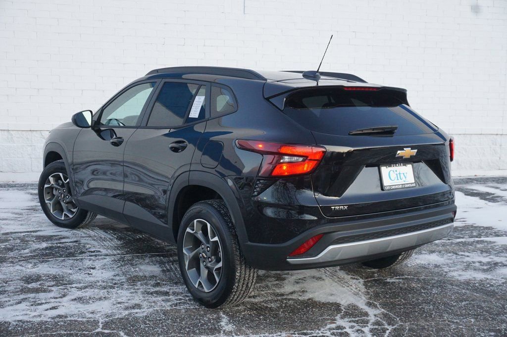 New 2026 Chevrolet Trax LT w/ Driver Confidence Package image 7