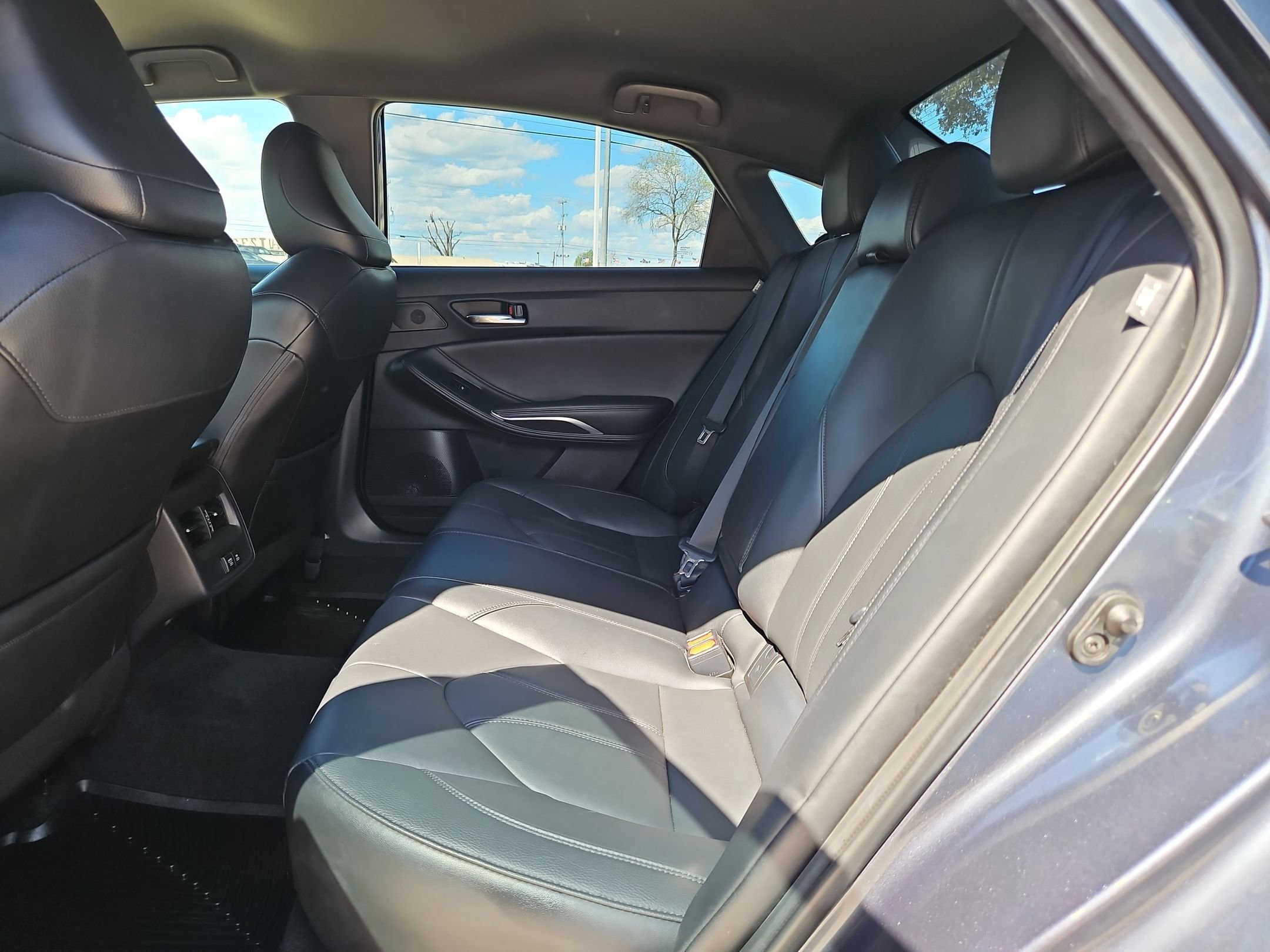 Used 2022 Toyota Avalon XLE FWD image 14