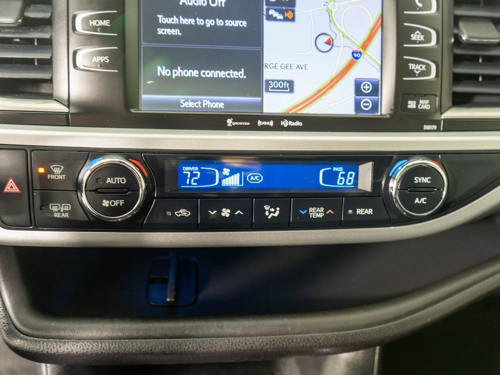 Used 2018 Toyota Highlander SE image 20