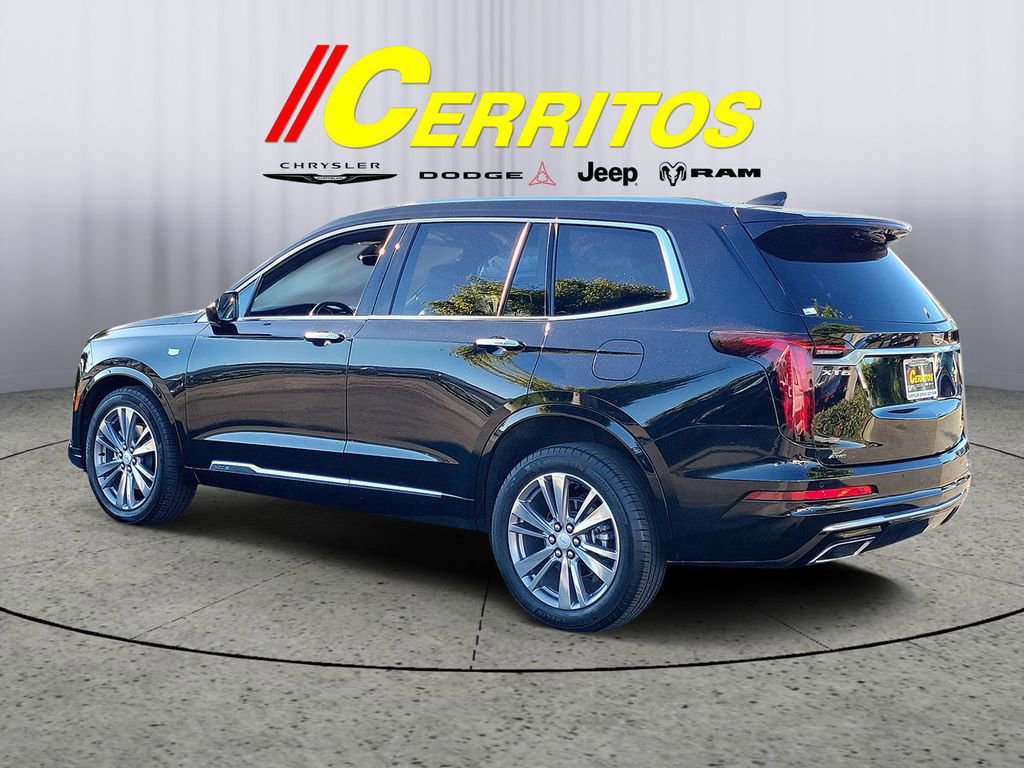 Used 2025 Cadillac XT6 Premium Luxury image 2