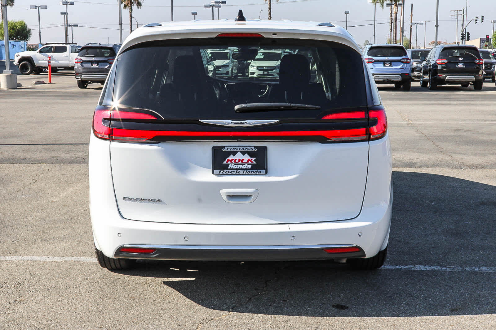 Used 2024 Chrysler Pacifica Touring-L FWD image 7