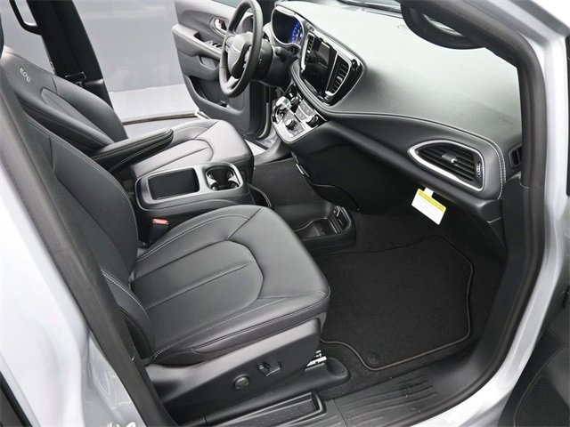 New 2026 Chrysler Pacifica Select image 17