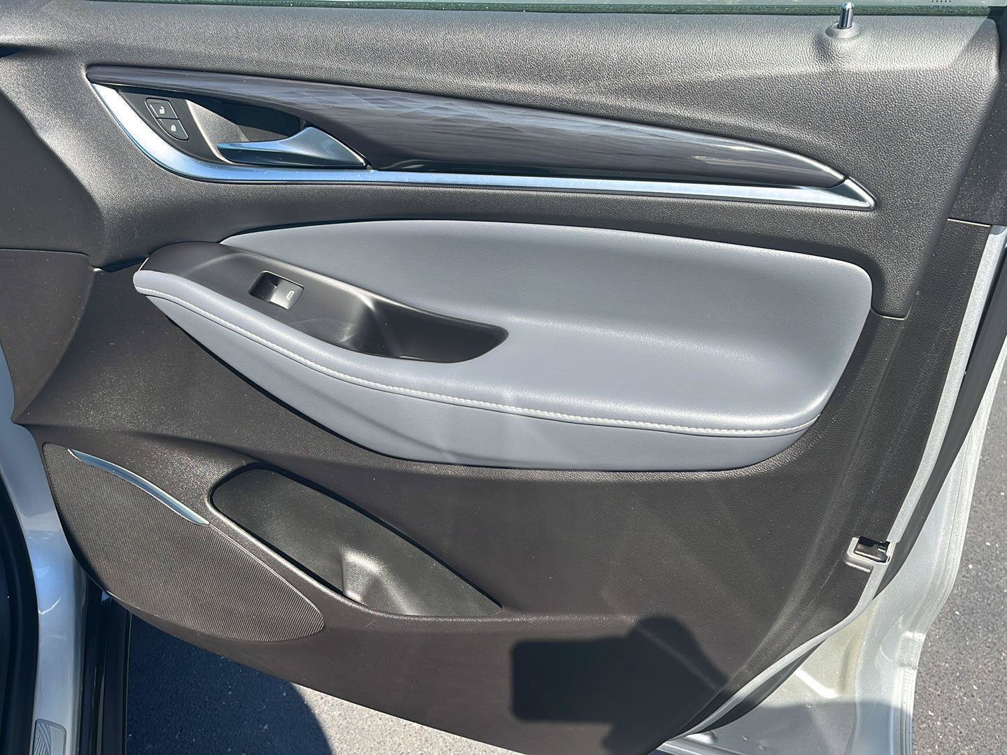 Used 2019 Buick Enclave Essence AWD/4WD image 33