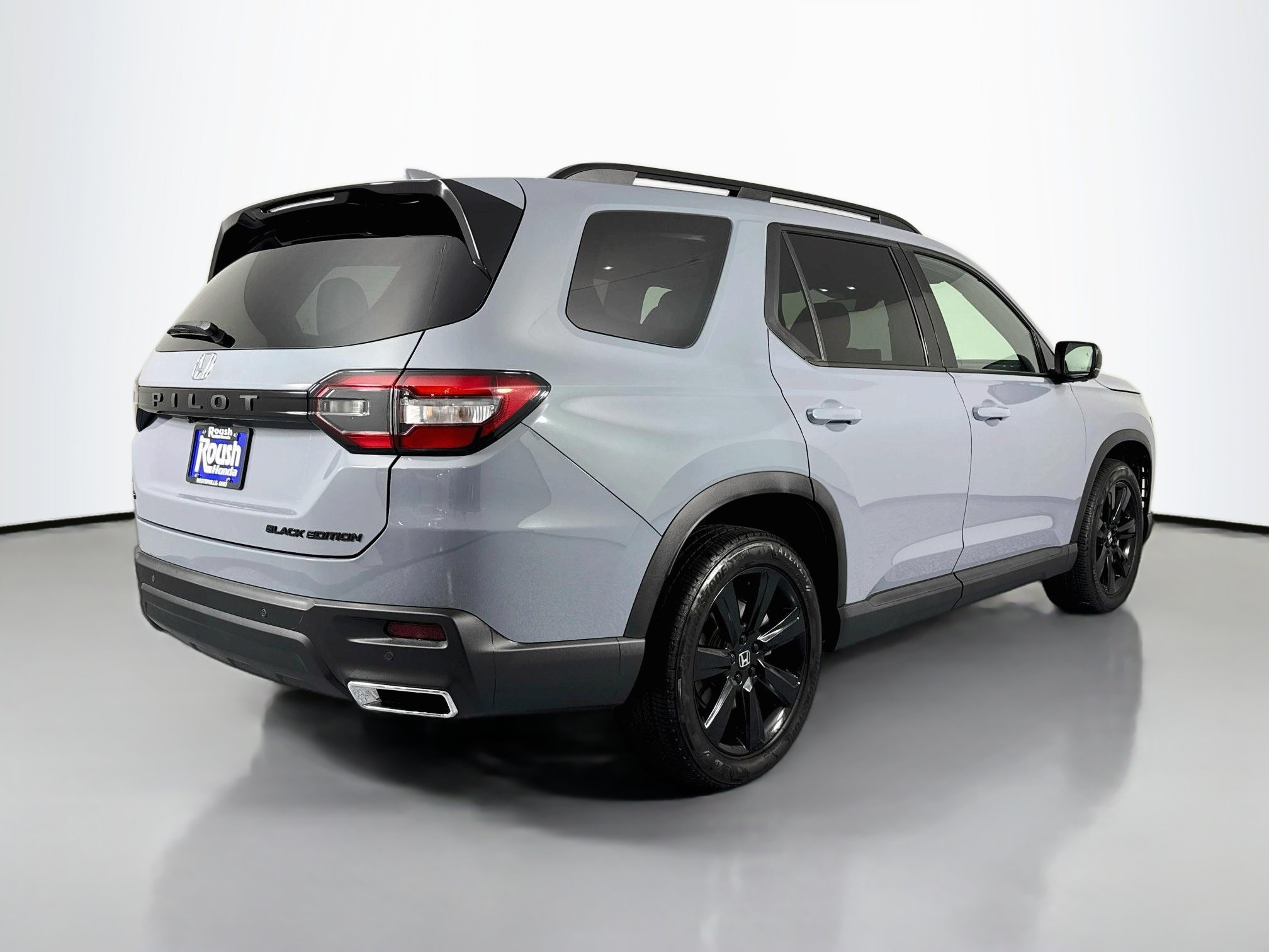 Certified 2025 Honda Pilot Black Edition image 5