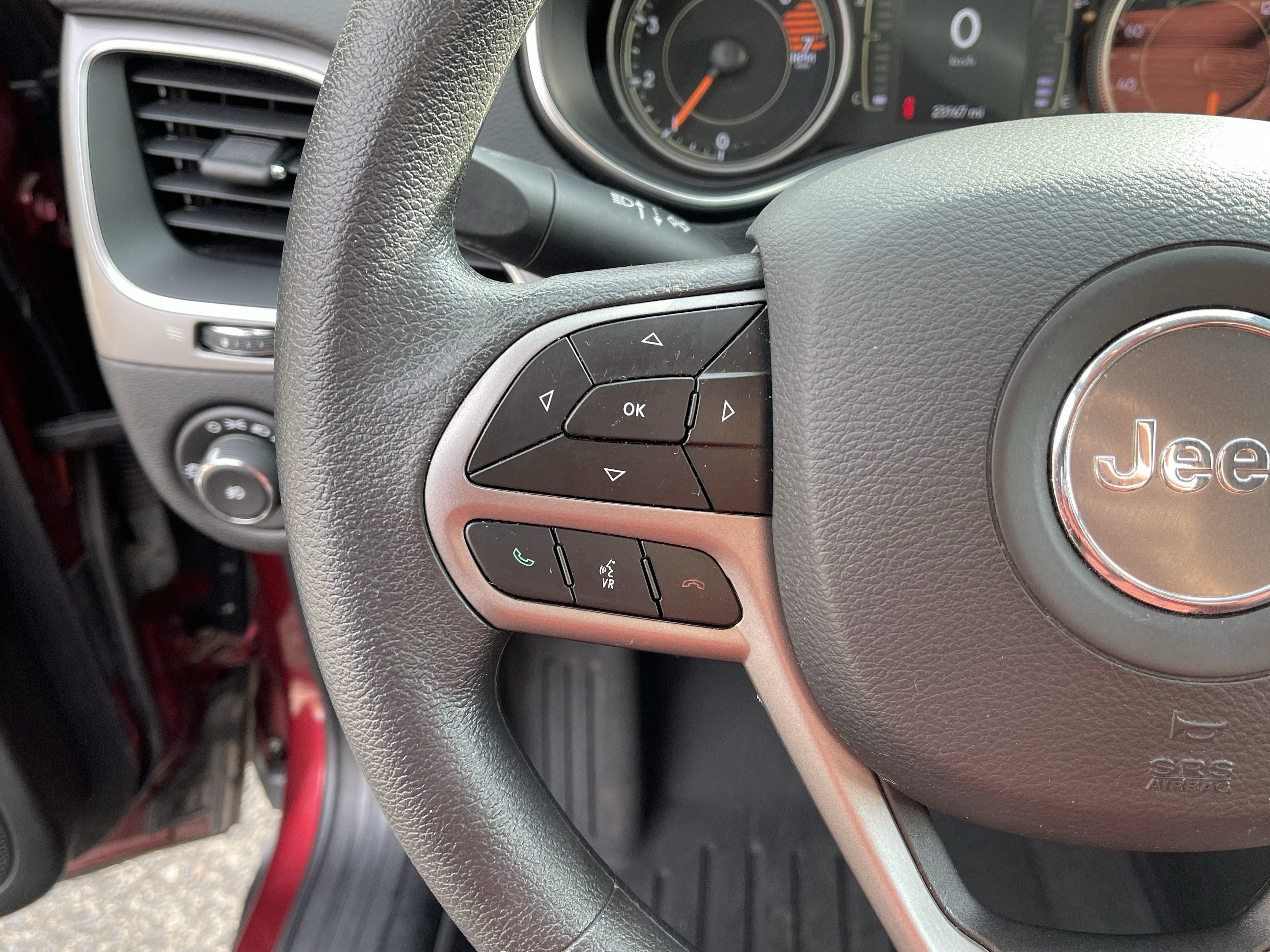 Used 2019 Jeep Cherokee Latitude w/ Popular Appearance Group FWD image 17