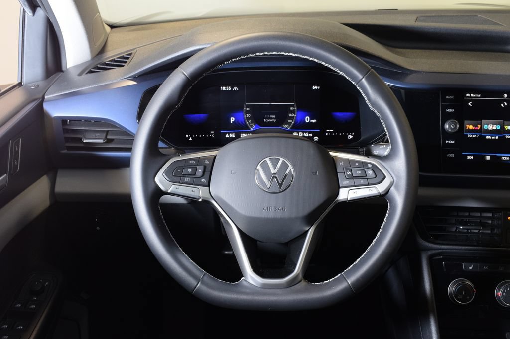 Used 2023 Volkswagen Taos SE w/ Panoramic Sunroof Package AWD/4WD image 18
