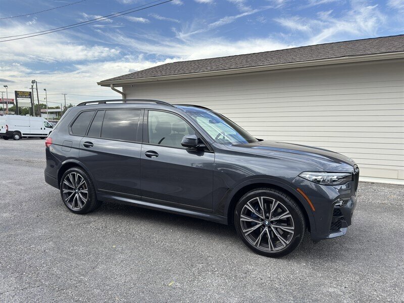 Used 2021 BMW X7 xDrive40i w/ M Sport Package AWD/4WD image 2