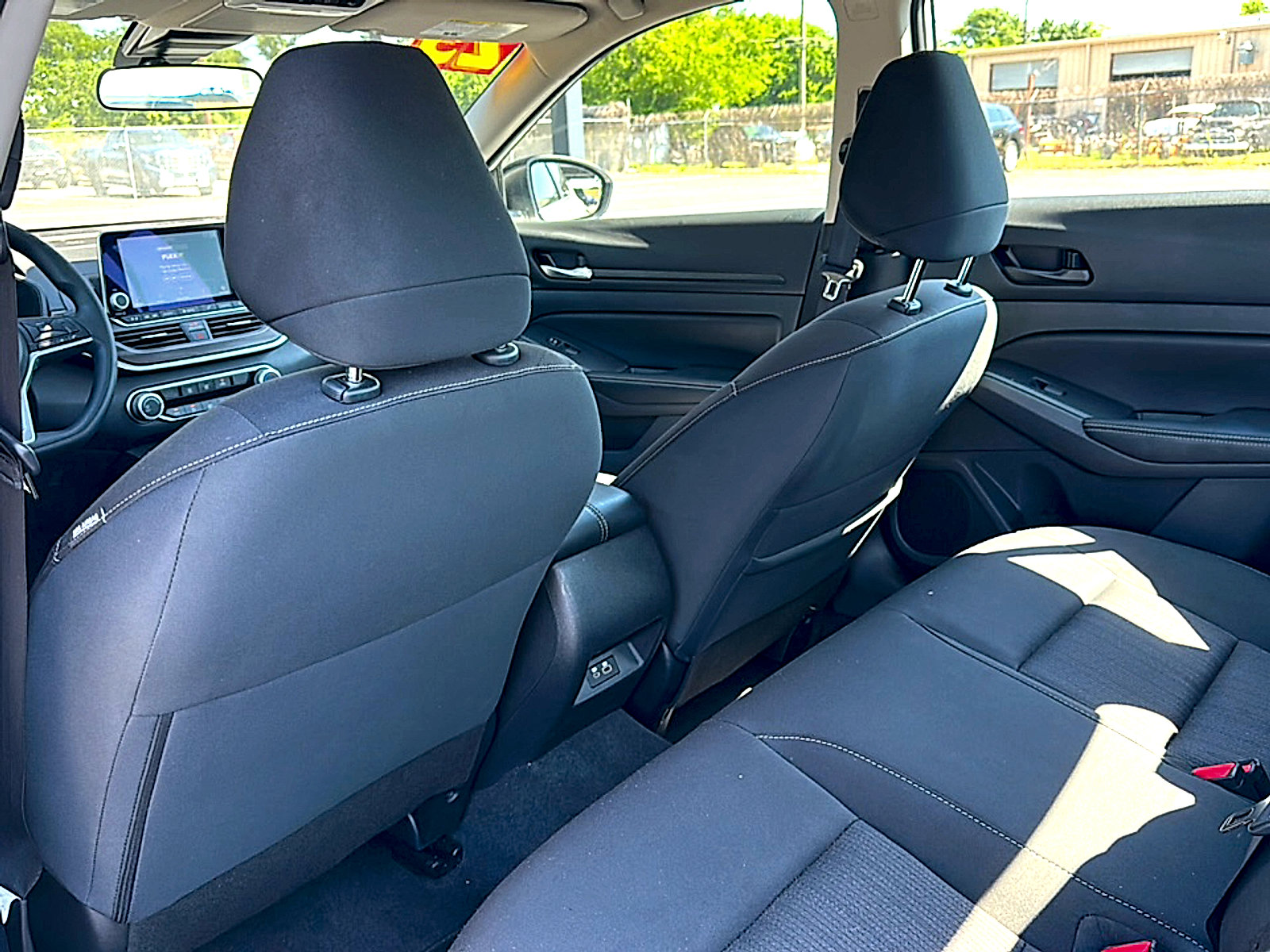 Used 2025 Nissan Altima 2.5 SV FWD image 17