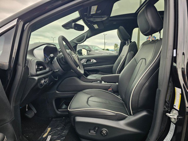 New 2026 Chrysler Pacifica Limited FWD image 27