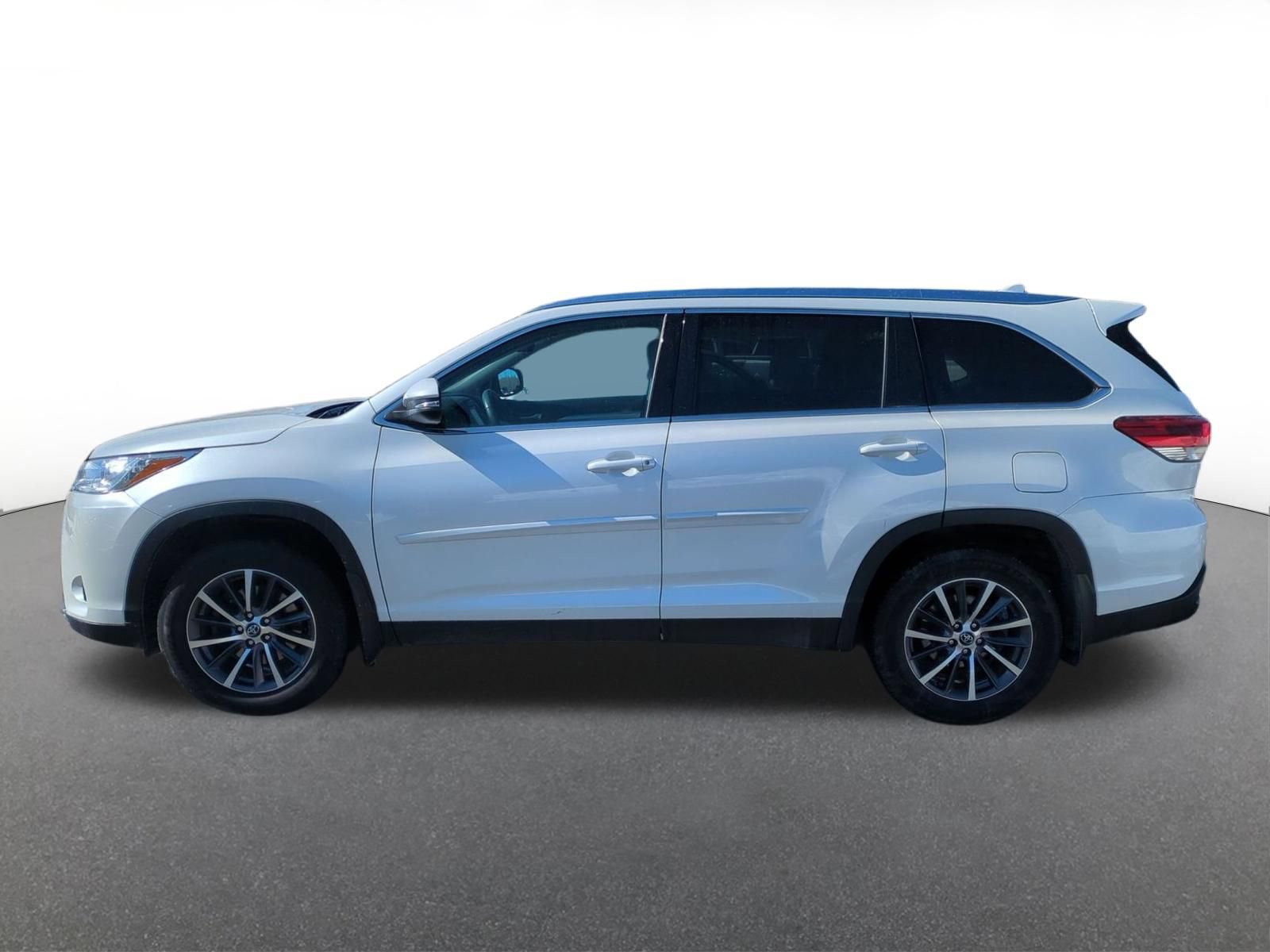 Used 2019 Toyota Highlander XLE image 6