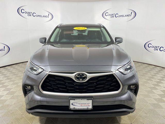 Used 2023 Toyota Highlander XLE image 2
