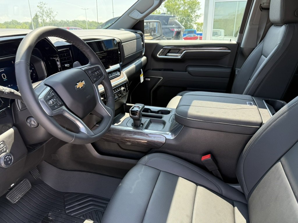 New 2026 Chevrolet Silverado 1500 LTZ w/ LTZ Premium Package image 13