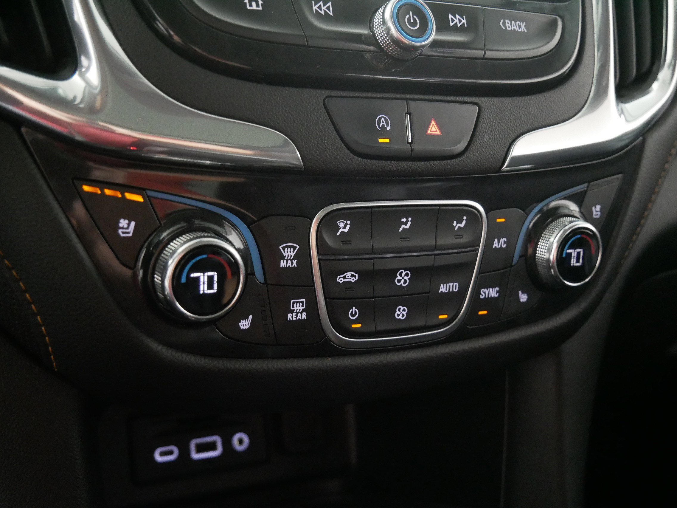 Used 2023 Chevrolet Equinox Premier image 23