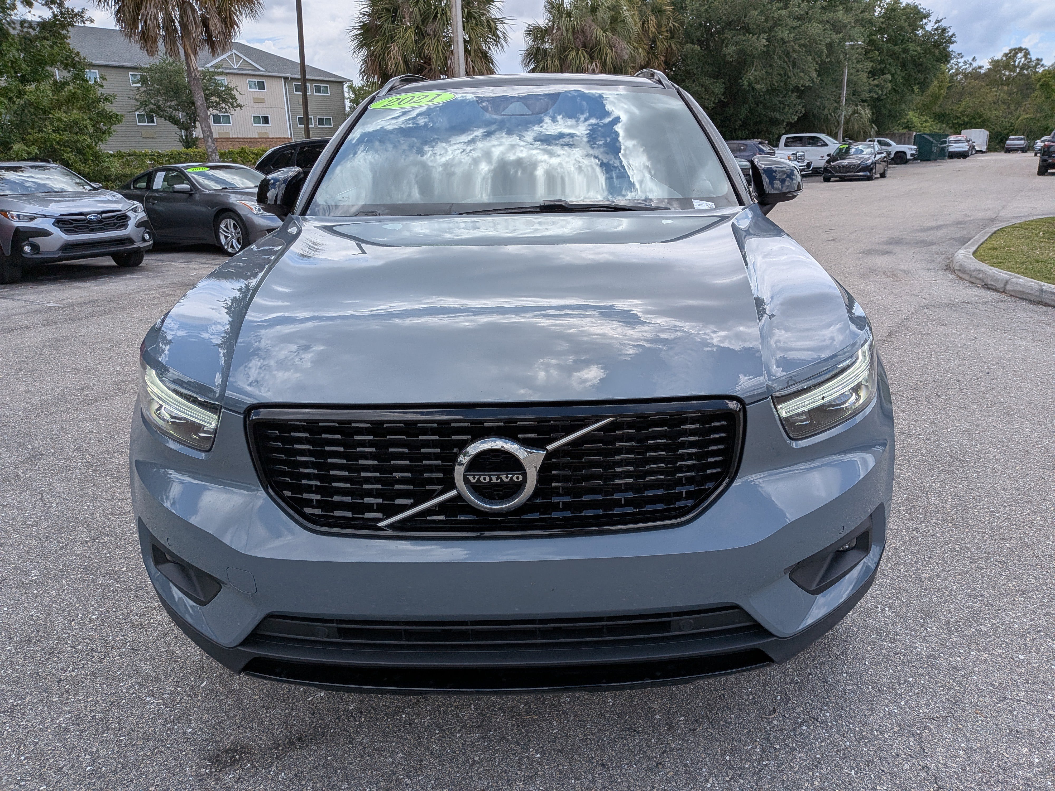 Used 2021 Volvo XC40 T4 R-Design w/ Protection Package Premier image 9