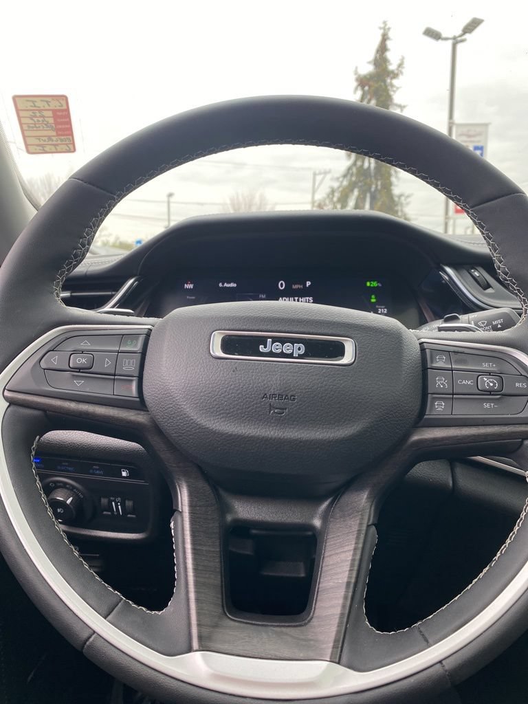 Used 2022 Jeep Grand Cherokee Limited 4xe AWD/4WD image 32