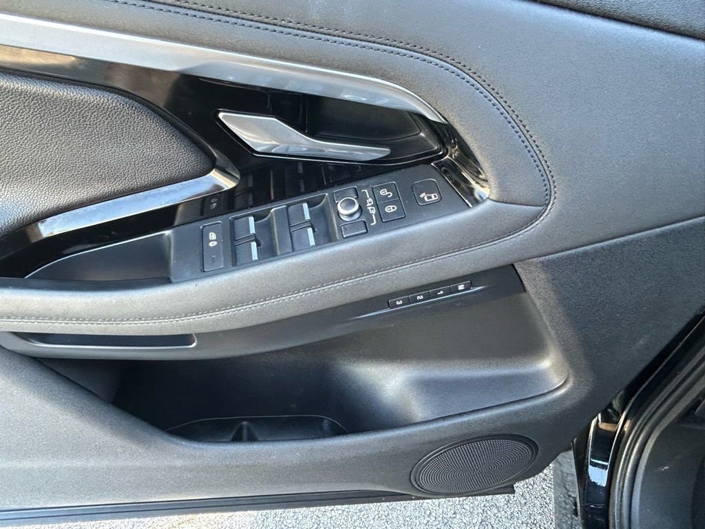 Used 2020 Land Rover Range Rover Evoque SE image 16