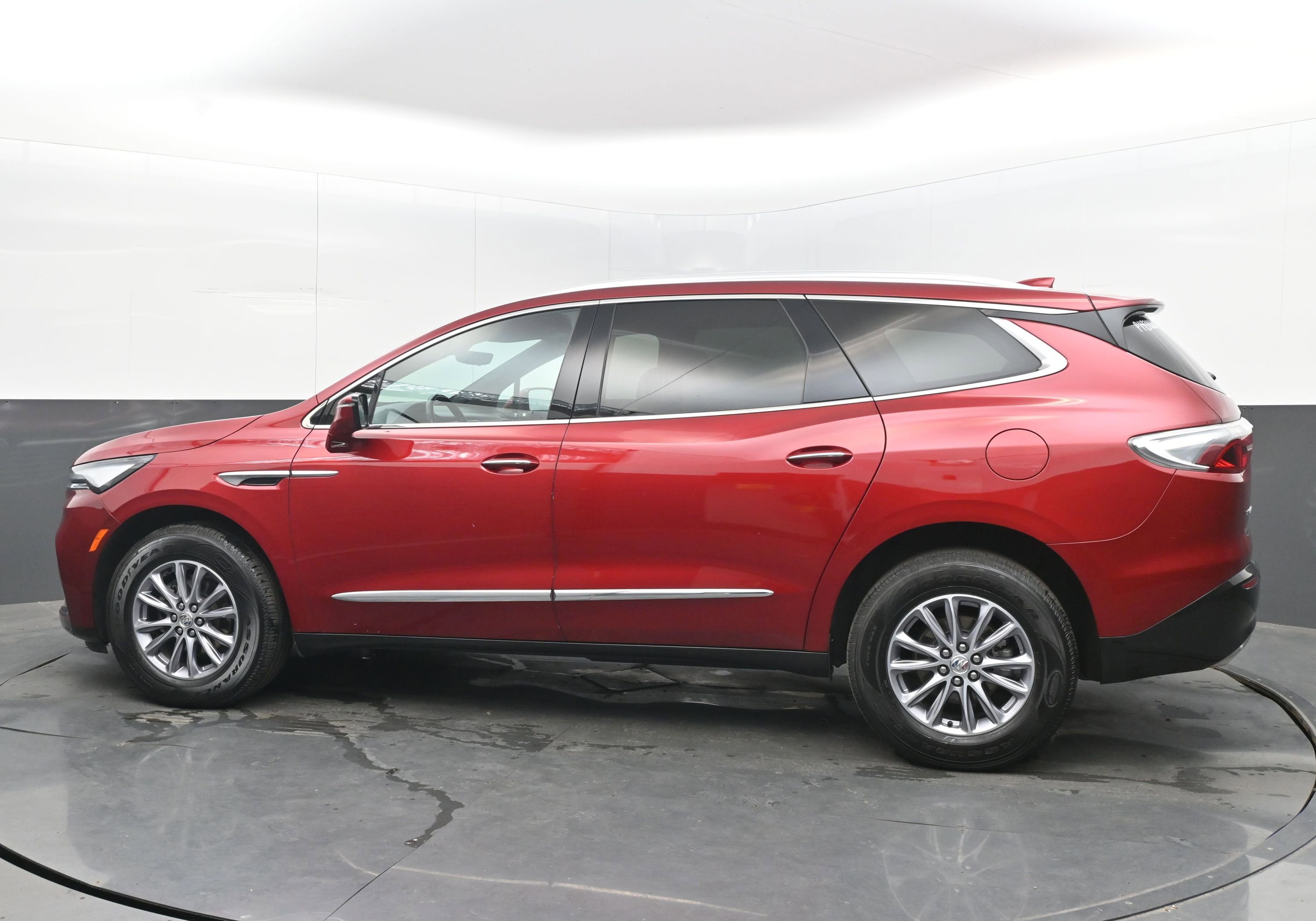 Used 2024 Buick Enclave Premium image 7
