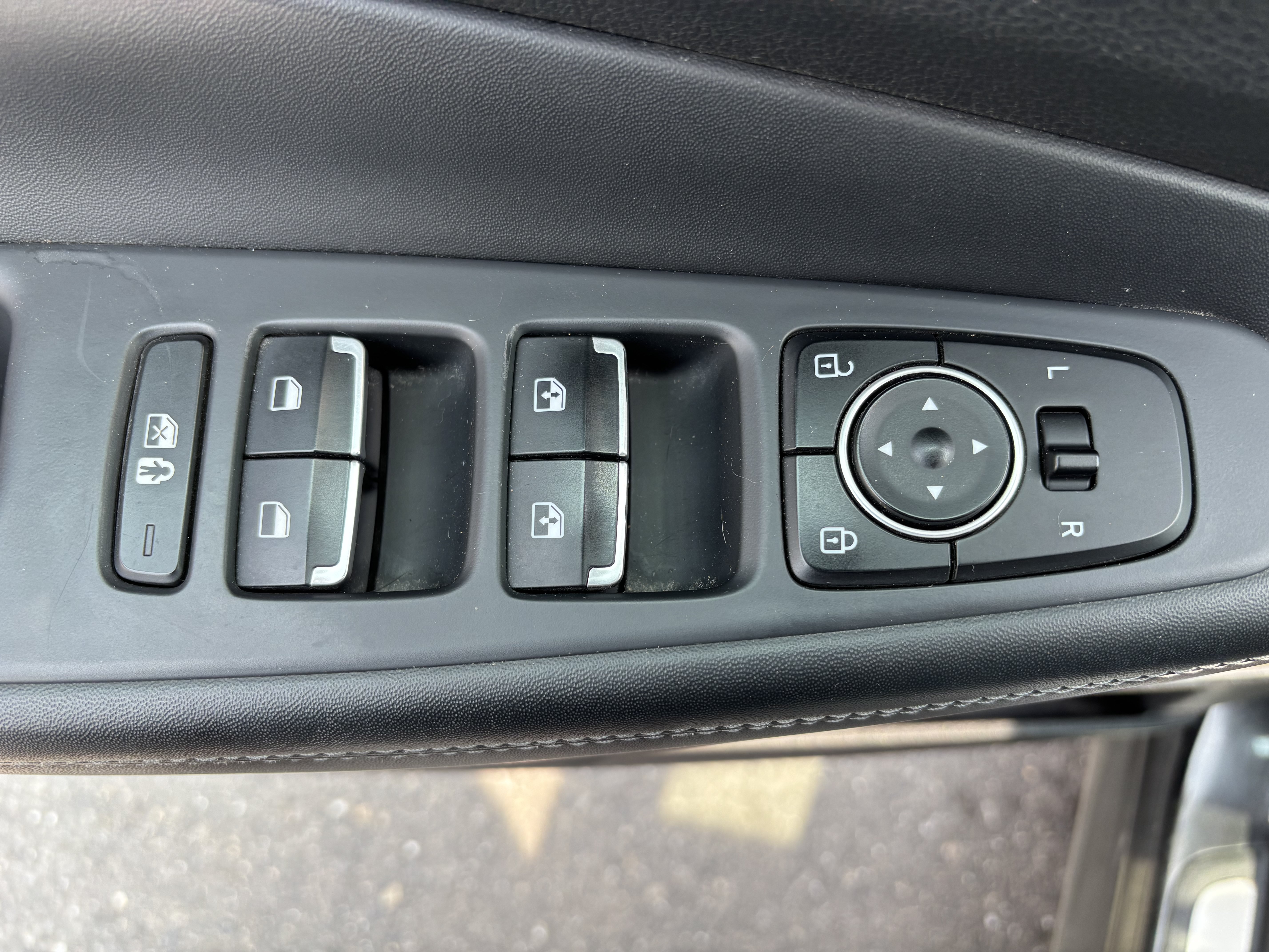 Used 2023 Hyundai Santa Fe SEL Premium AWD/4WD image 17