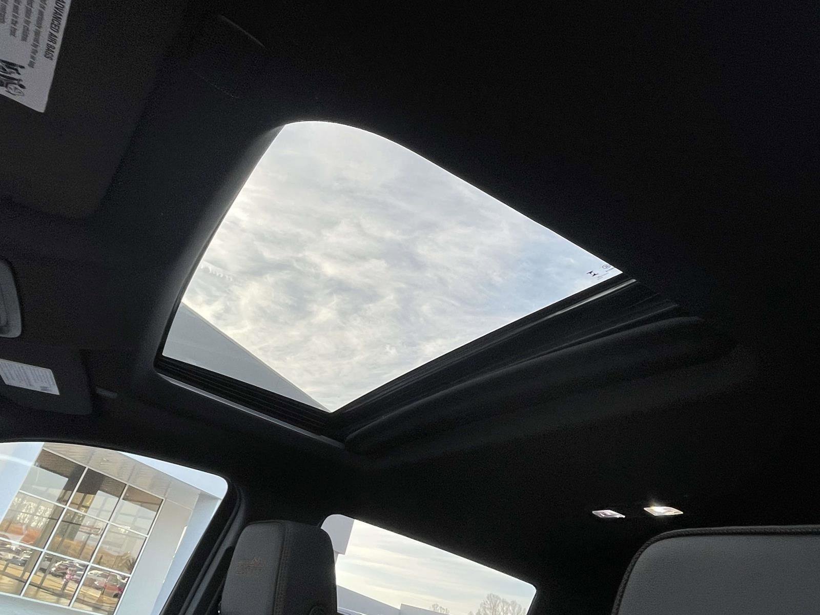 Used 2024 Chevrolet Silverado 1500 High Country w/ Technology Package image 8